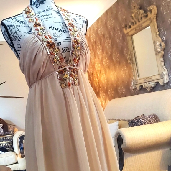 Backless Dress - Picture 3 of 8